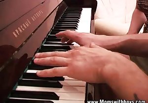 Moaning mature getting her pussy gaped hard