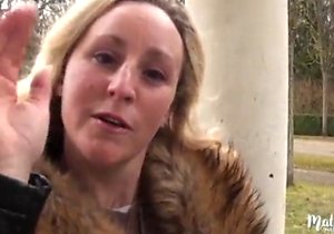 Screaming white MILF taking a huge black cock