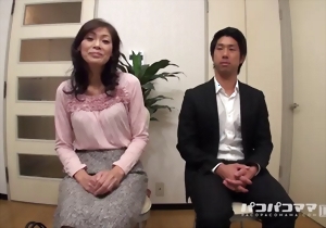 Sweetheart Asian is kissing her lusty boyfriend with pleasure